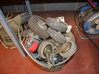 Verlengkabel op haspel, emmer gevuld met wieltjes, slijpmachine aeg dwsl 175/500 , wipzaag bosch gst60p (defect), boormachine bosch psb 5000 re (defect), haakse slijper family tool (defect), oude fruitkist - afbeelding 8 van  11