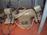 Verlengkabel op haspel, emmer gevuld met wieltjes, slijpmachine aeg dwsl 175/500 , wipzaag bosch gst60p (defect), boormachine bosch psb 5000 re (defect), haakse slijper family tool (defect), oude fruitkist - afbeelding 9 van  11