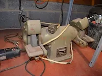 Verlengkabel op haspel, emmer gevuld met wieltjes, slijpmachine aeg dwsl 175/500 , wipzaag bosch gst60p (defect), boormachine bosch psb 5000 re (defect), haakse slijper family tool (defect), oude fruitkist - afbeelding 10 van  11