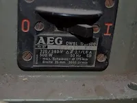 Verlengkabel op haspel, emmer gevuld met wieltjes, slijpmachine aeg dwsl 175/500 , wipzaag bosch gst60p (defect), boormachine bosch psb 5000 re (defect), haakse slijper family tool (defect), oude fruitkist - afbeelding 11 van  11