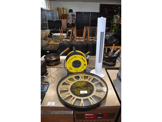 Verlengkabel op haspel, torenventilator watshome, ronde wandklok - afbeelding 2 van  5