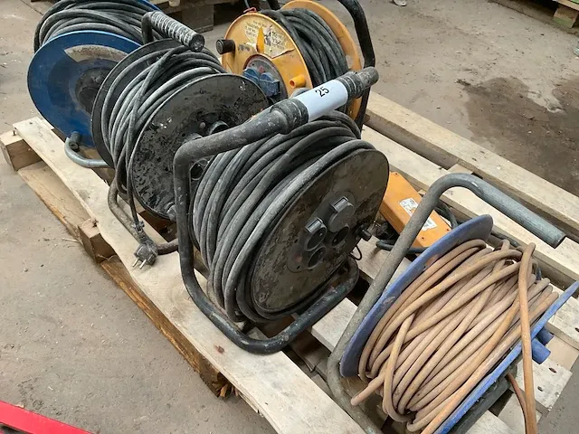 Verlengkabelhaspels en -snoer (6x) - afbeelding 3 van  8