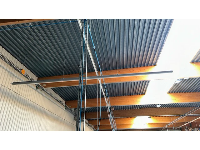 Verlichting aan plafond - afbeelding 1 van  2