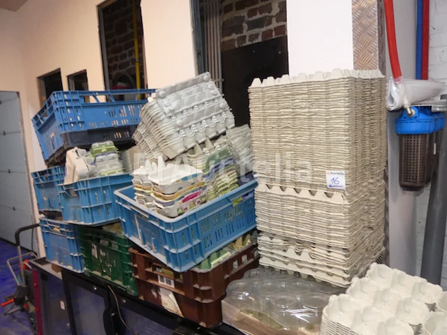 Verpakkingen, trays, emmers, potten, terrines (grote hoeveelheid) - afbeelding 11 van  28