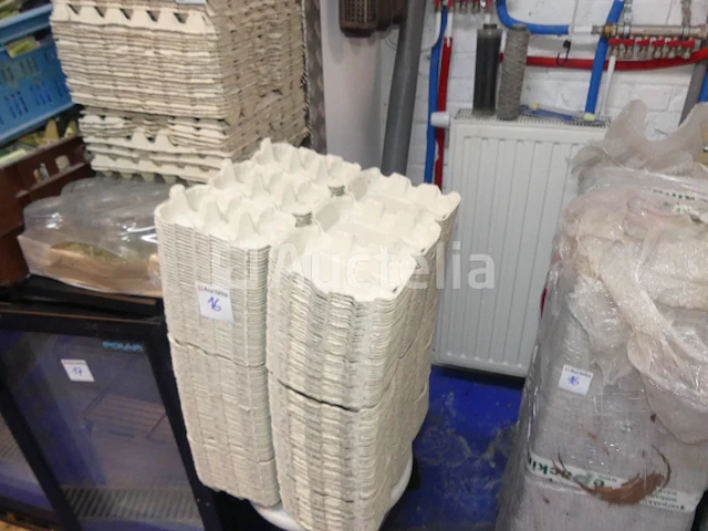 Verpakkingen, trays, emmers, potten, terrines (grote hoeveelheid) - afbeelding 12 van  28