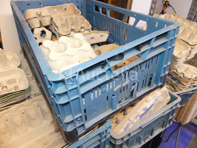 Verpakkingen, trays, emmers, potten, terrines (grote hoeveelheid) - afbeelding 17 van  28
