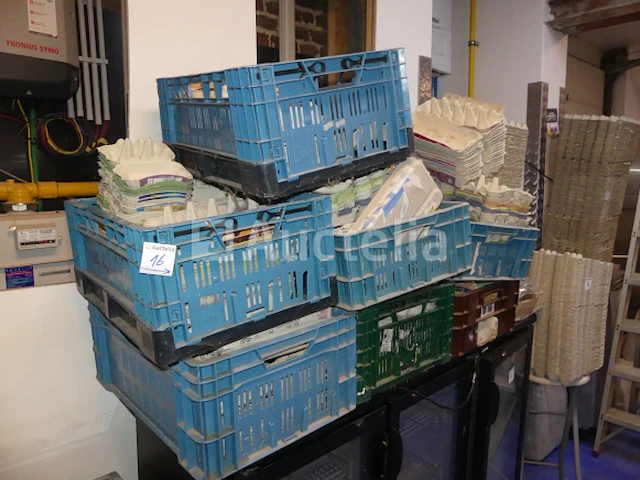 Verpakkingen, trays, emmers, potten, terrines (grote hoeveelheid) - afbeelding 20 van  28