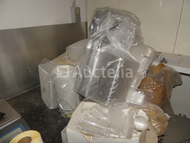 Verpakkingen, trays, emmers, potten, terrines (grote hoeveelheid) - afbeelding 5 van  28