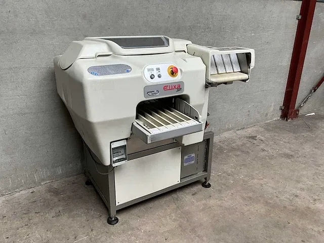 Verpakkings en etiketteermachine - afbeelding 1 van  6