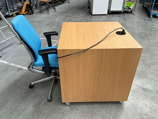 Verrijdbaar bureau + bureastoel vitra - afbeelding 1 van  7