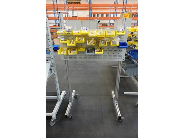 Verrijdbaar metalen rek - afbeelding 1 van  4