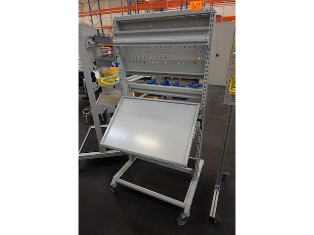 Verrijdbaar metalen rek - afbeelding 1 van  2