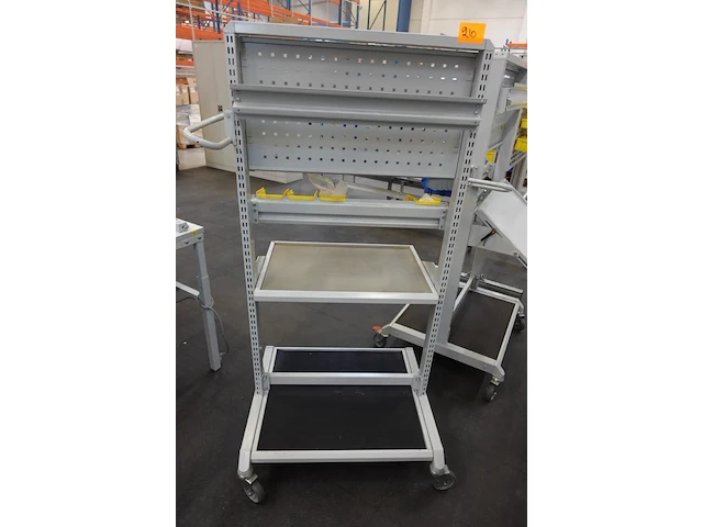 Verrijdbaar metalen rek - afbeelding 1 van  2