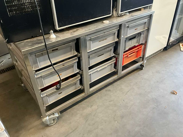 Verrijdbaar rvs werktafel - afbeelding 1 van  3