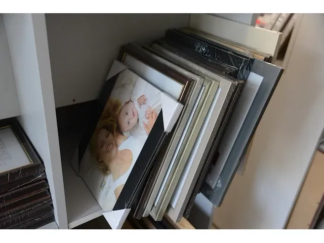 Verrijdbaar schab met kaders - afbeelding 7 van  12