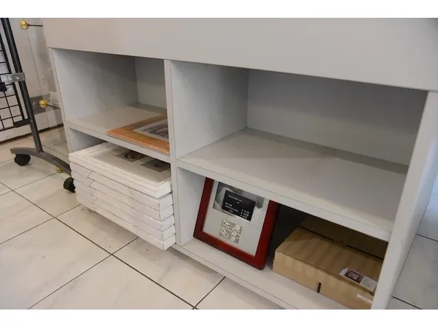 Verrijdbaar schab met kaders - afbeelding 2 van  10