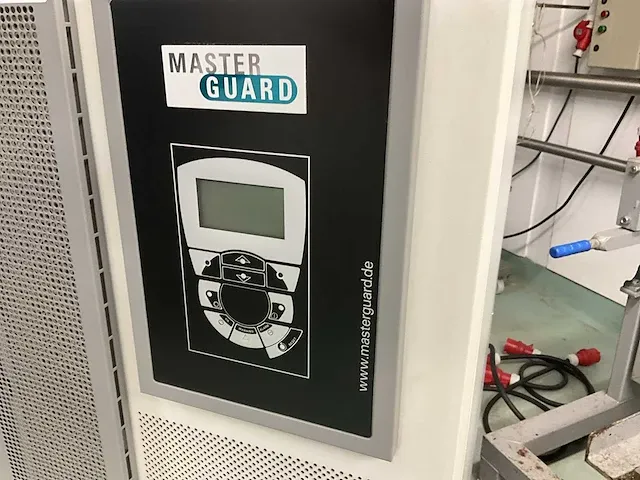 Verrijdbare accu noodstroomgroep masterguard ups series c 15 kva - afbeelding 4 van  9