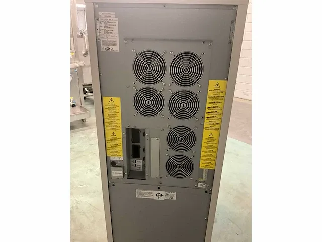 Verrijdbare accu noodstroomgroep masterguard ups series c 15 kva - afbeelding 6 van  9