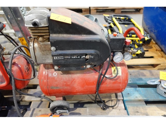 Verrijdbare compressor bager - afbeelding 1 van  2