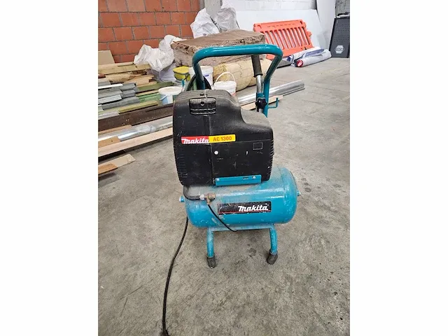 Verrijdbare compressor makita ac 1300 - afbeelding 1 van  5