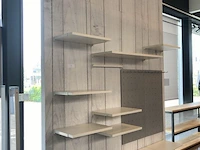 Verrijdbare display met 3 paspoppen