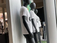 Verrijdbare display met 3 paspoppen - afbeelding 3 van  4