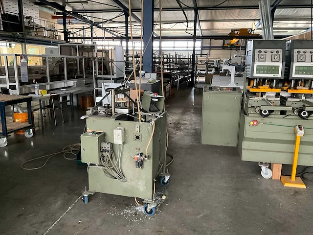 Verrijdbare freesmachine soenen hendrik - afbeelding 1 van  9