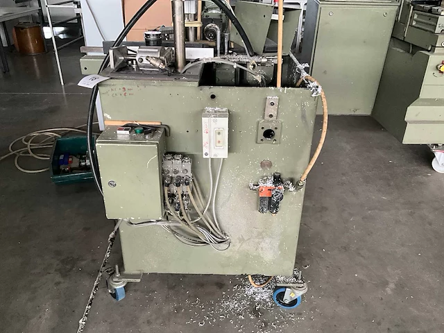 Verrijdbare freesmachine soenen hendrik - afbeelding 2 van  9