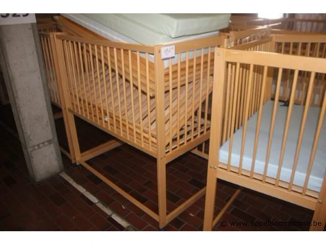 Verrijdbare houten hoogslapers afm 125x66x135cm (gedemonteerd) - afbeelding 1 van  2