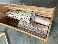 Verrijdbare houten opbergbak met inpakpapier - afbeelding 6 van  9