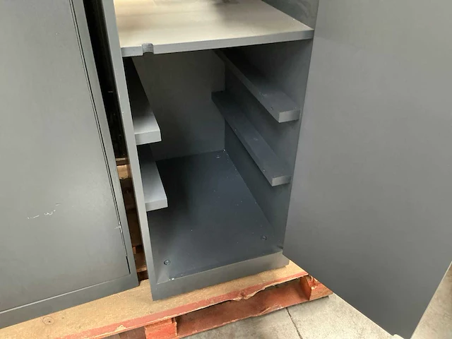 Verrijdbare houten opbergkast (2x) - afbeelding 5 van  8