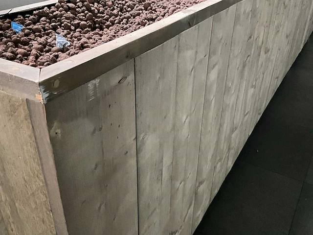 Verrijdbare houten plantenbak - afbeelding 2 van  3