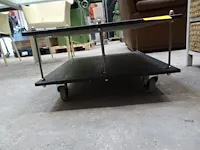 Verrijdbare houten salontafel - afbeelding 2 van  3