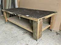 Verrijdbare houten werktafel