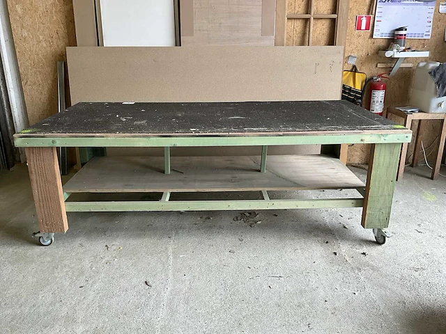 Verrijdbare houten werktafel - afbeelding 3 van  3