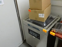 Verrijdbare inox vacuummachine henkelman - afbeelding 3 van  4