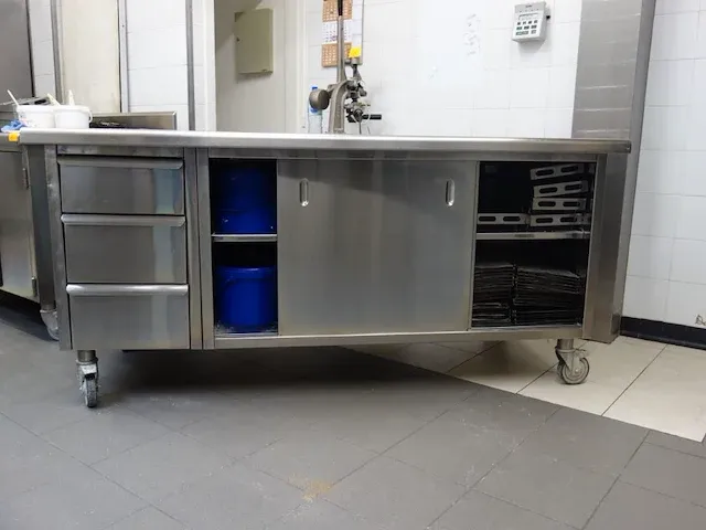 Verrijdbare inox werktafel - afbeelding 2 van  4