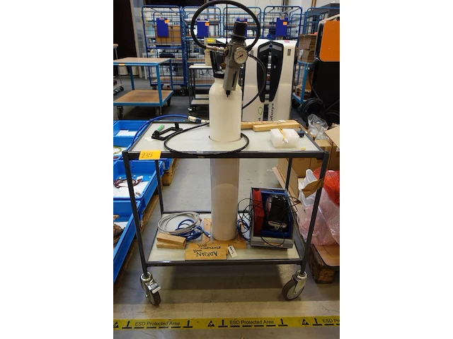 Verrijdbare kar + drukfleshouder - afbeelding 1 van  3