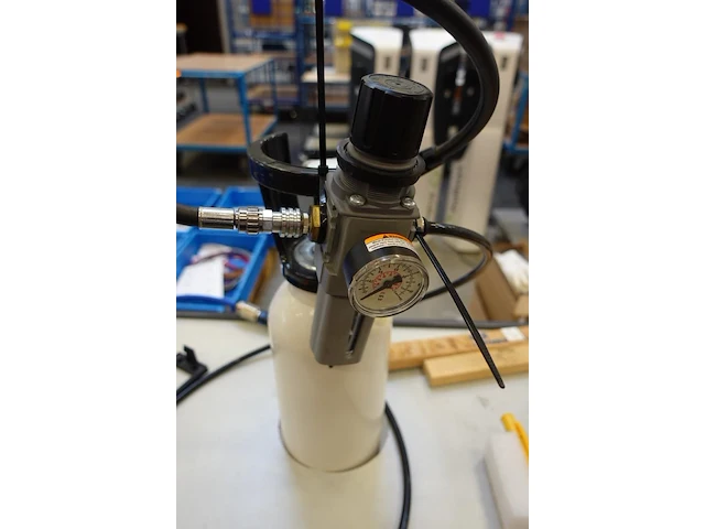 Verrijdbare kar + drukfleshouder - afbeelding 2 van  3