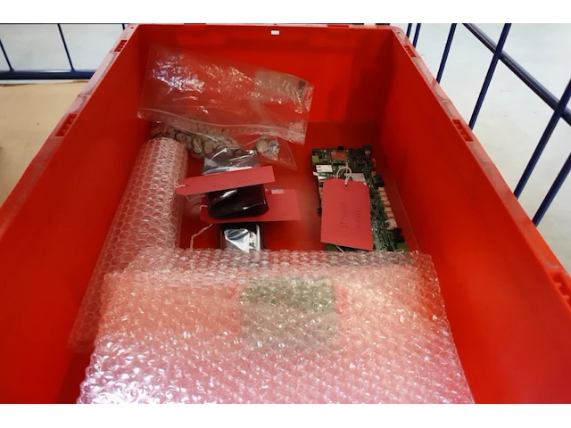 Verrijdbare kar + inhoud - afbeelding 2 van  10