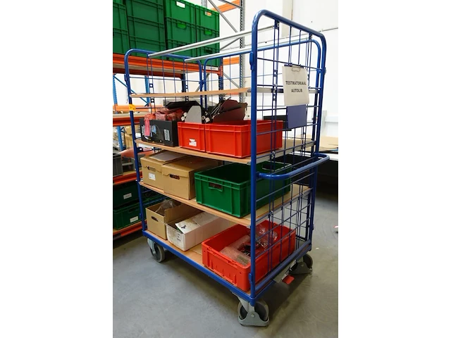 Verrijdbare kar + inhoud - afbeelding 1 van  10