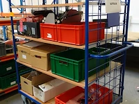 Verrijdbare kar + inhoud - afbeelding 1 van  10