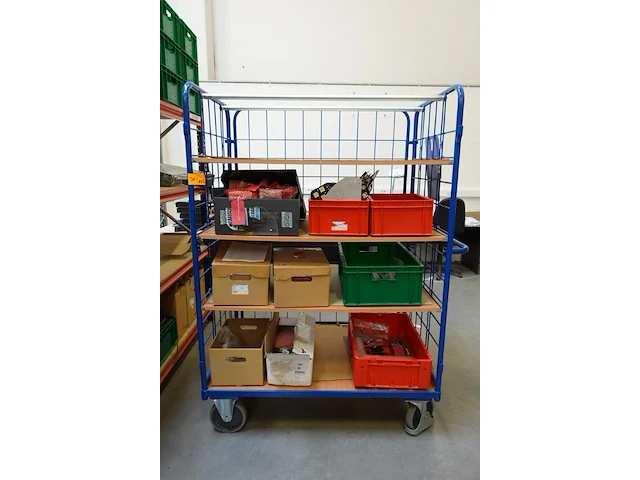 Verrijdbare kar + inhoud - afbeelding 3 van  10