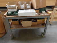 Verrijdbare kar met ijzerwaren - afbeelding 1 van  6