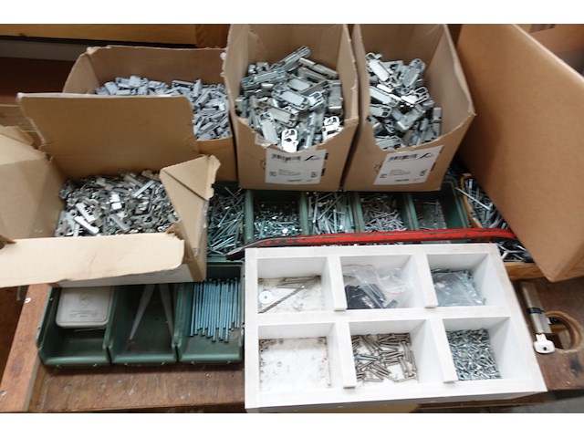 Verrijdbare kar met ijzerwaren - afbeelding 2 van  6