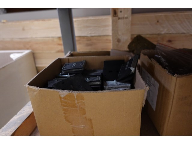 Verrijdbare kar met ijzerwaren - afbeelding 4 van  6