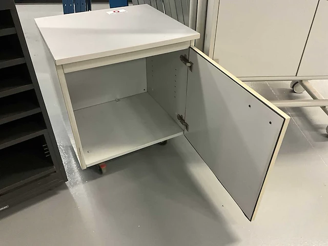 Verrijdbare kasten (3x) - afbeelding 2 van  7