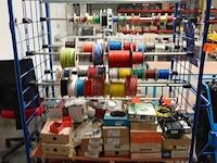 Verrijdbare magazijnkar + inhoud elektrische kabels - afbeelding 1 van  5