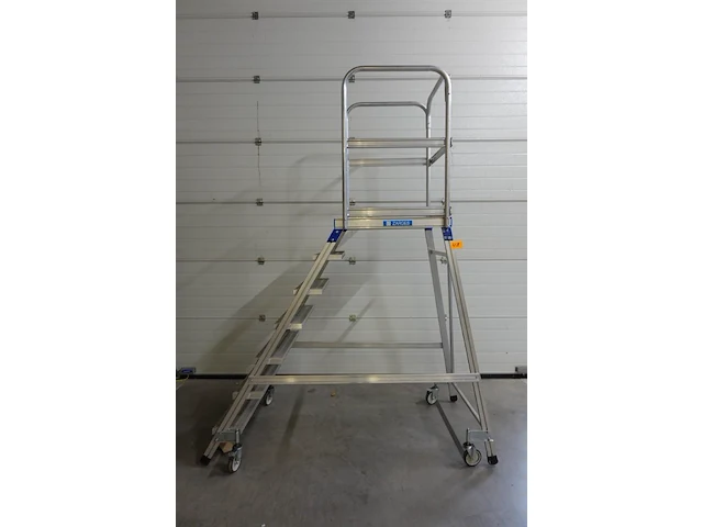 Verrijdbare magazijntrap zarges - afbeelding 1 van  4