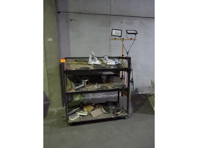 Verrijdbare metalen kar - afbeelding 1 van  2